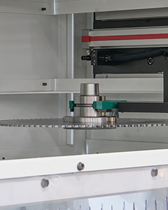 Saw blade tool holder with precision locking mechanism for quick changeovers in CNC setups